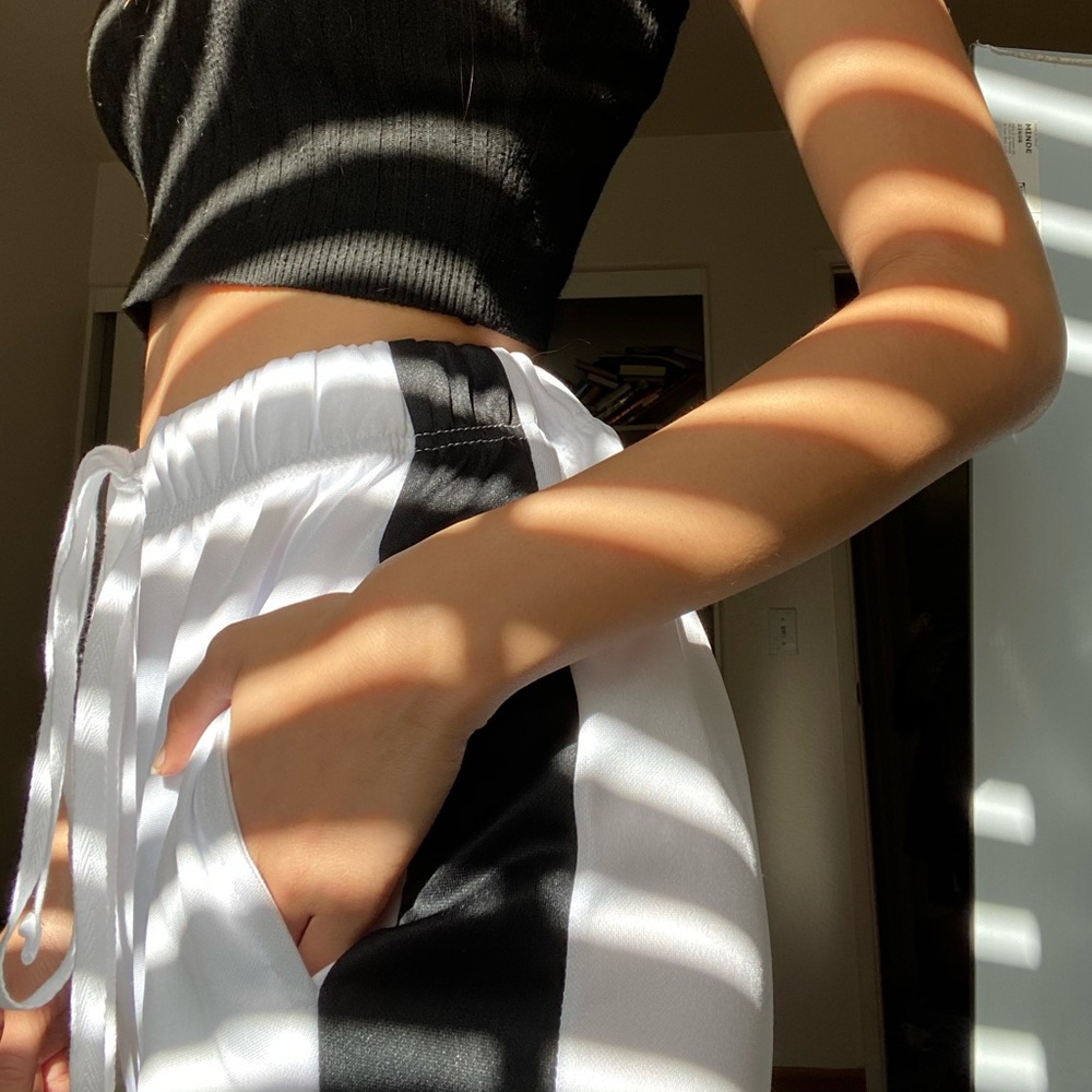 WHITE TRACKPANTS